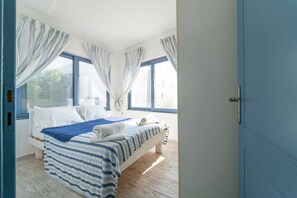Villa 3 bedrooms view by the sea | 3 bedrooms, iron/ironing board, free WiFi - Odysseys House (Santorini)