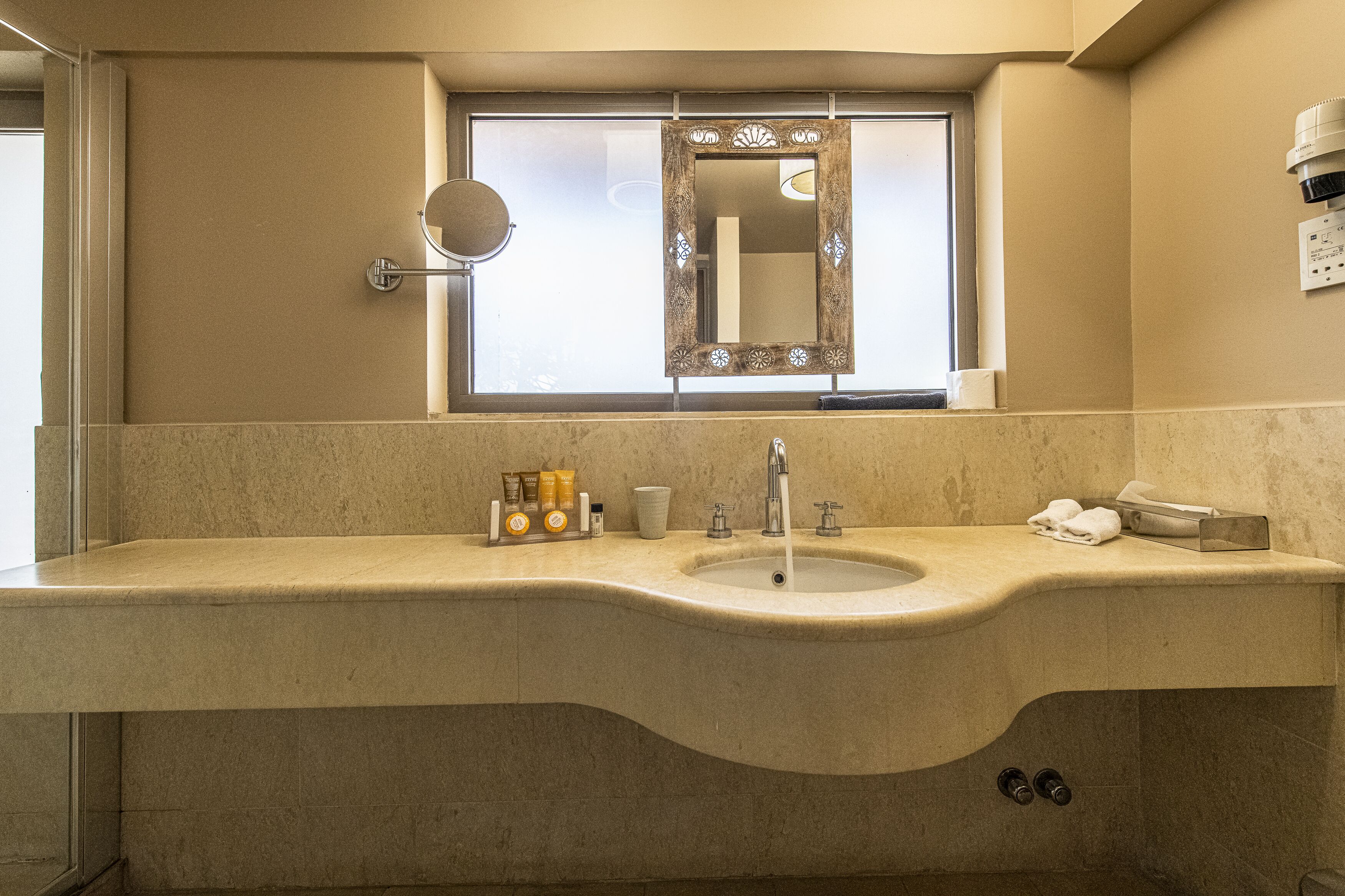 triple room, garden view | bathroom | rainfall showerhead, free toiletries, hair dryer, bathrobes