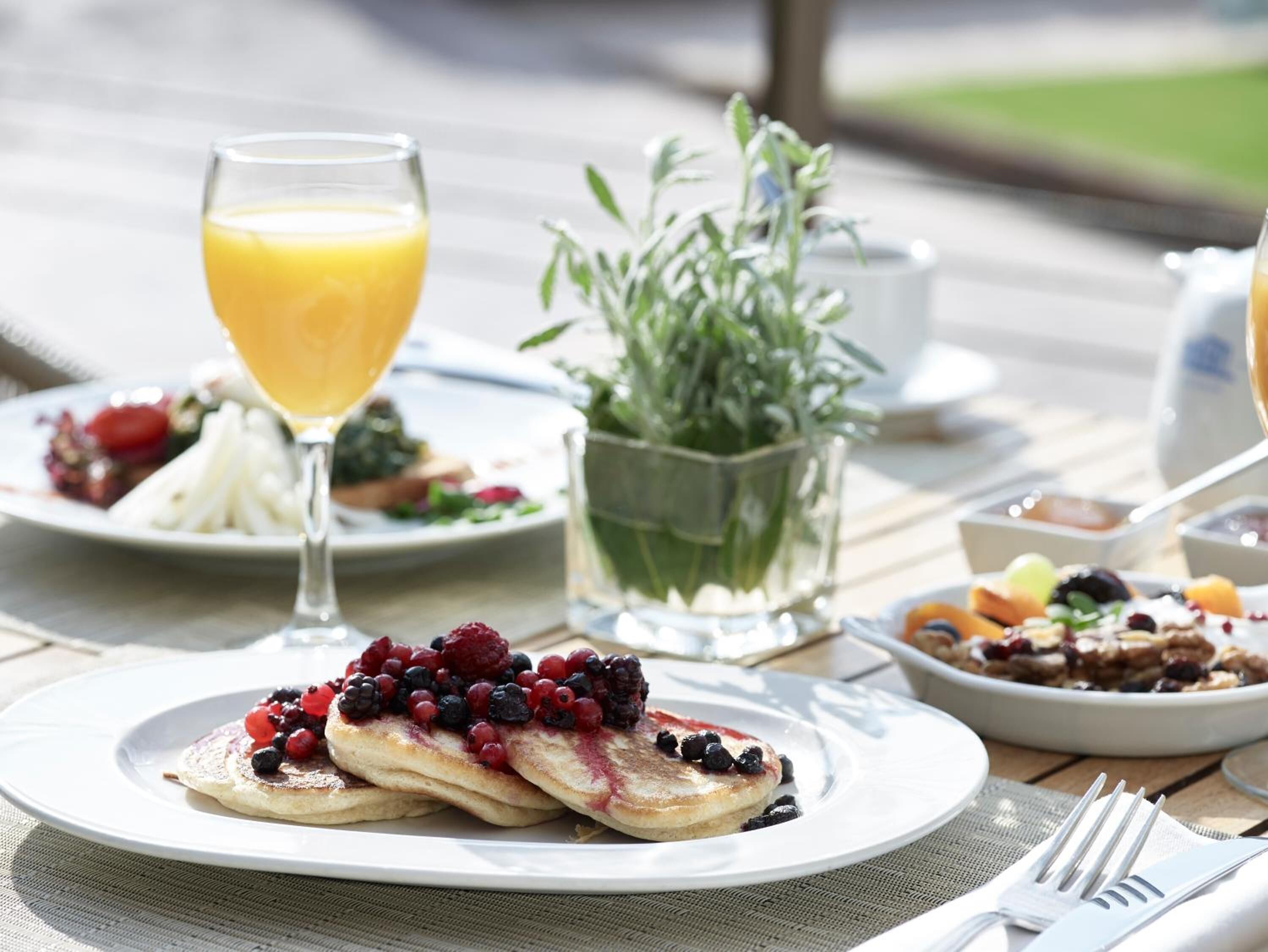 2 restaurants, lunch, dinner served; mediterranean cuisine