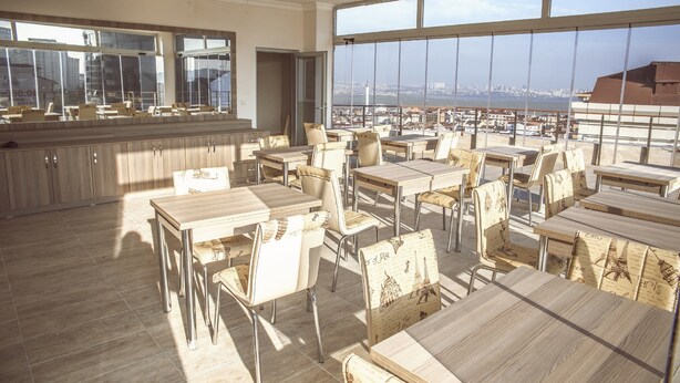 Outdoor dining - Grand Dedem Hotel (Istanbul)