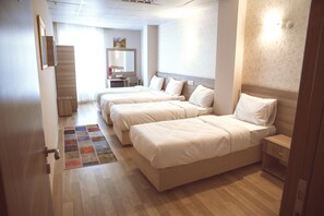 Deluxe Cift Kisilik Oda | Caja de seguridad en la habitación y escritorio