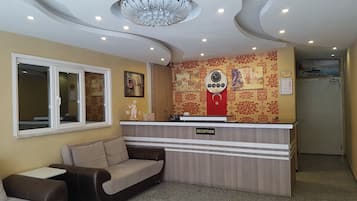 Coin salon dans le hall
