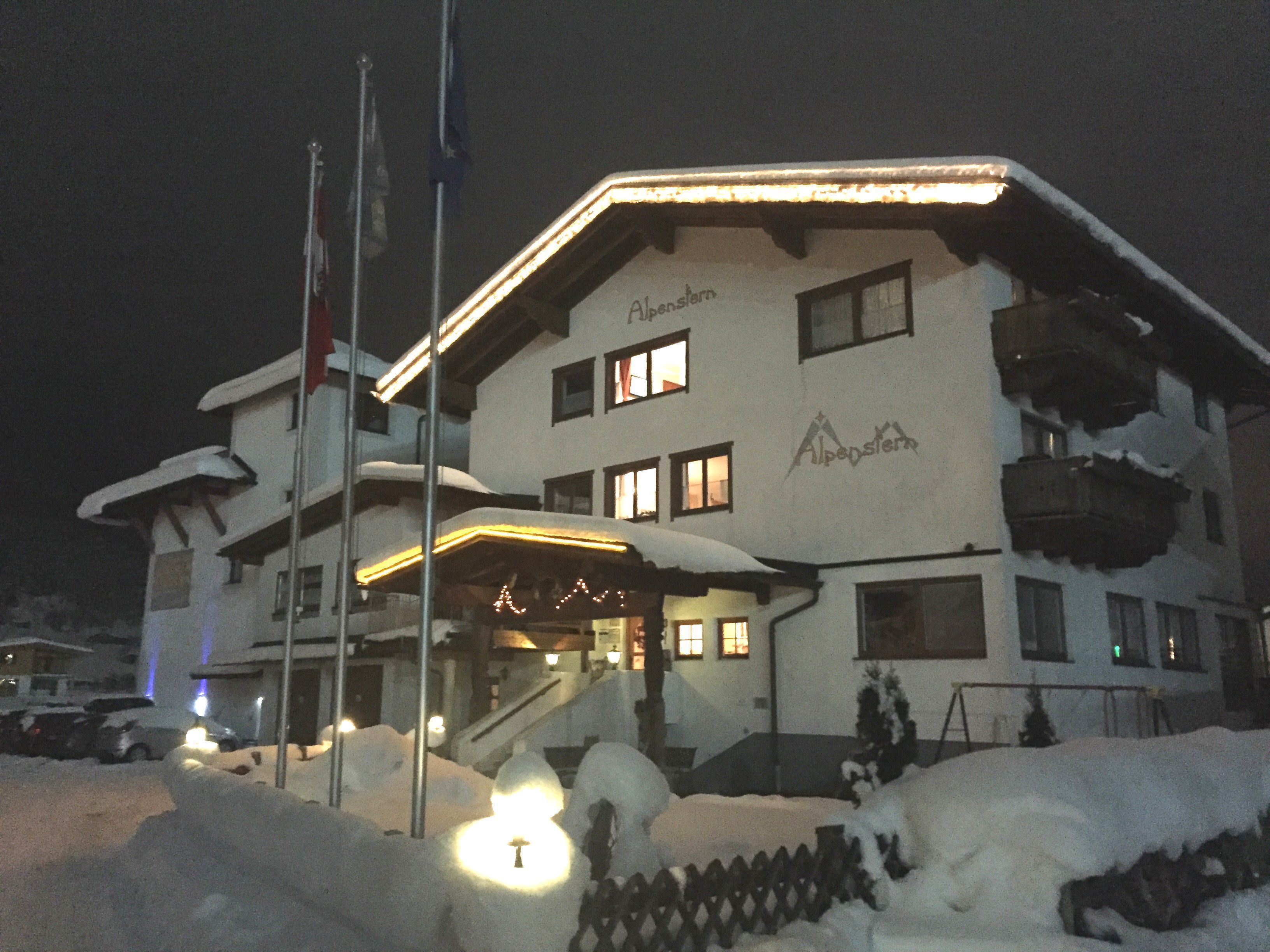 Fassade der Unterkunft – Abend/Nacht