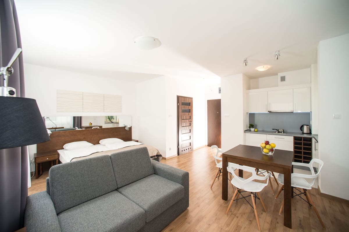 1 bedroom, premium bedding, iron/ironing board, free WiFi