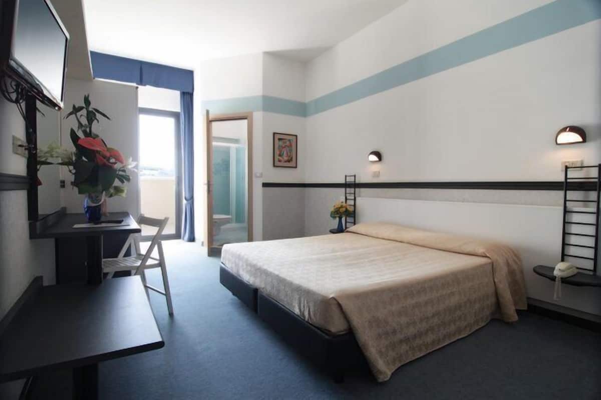 In-room safe, desk, free cots/infant beds, free WiFi