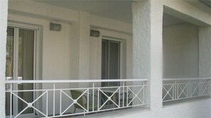Studio | Free cribs/infant beds, WiFi
