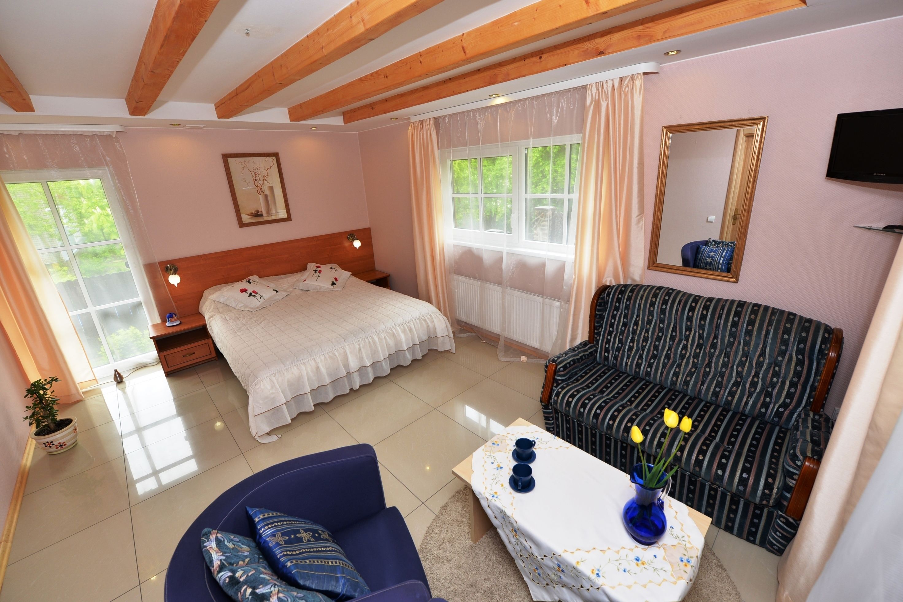 Foto - "Trakaitis" nameliai