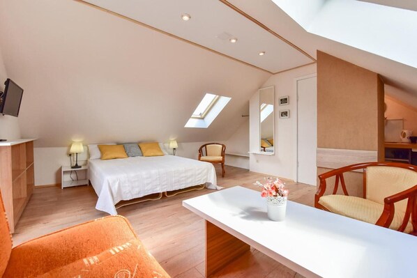 Standard Quadruple Room, Private Bathroom, Garden View