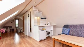 Deluxe Apartment, Private Bathroom, Garden View | Living room | Flat-screen TV