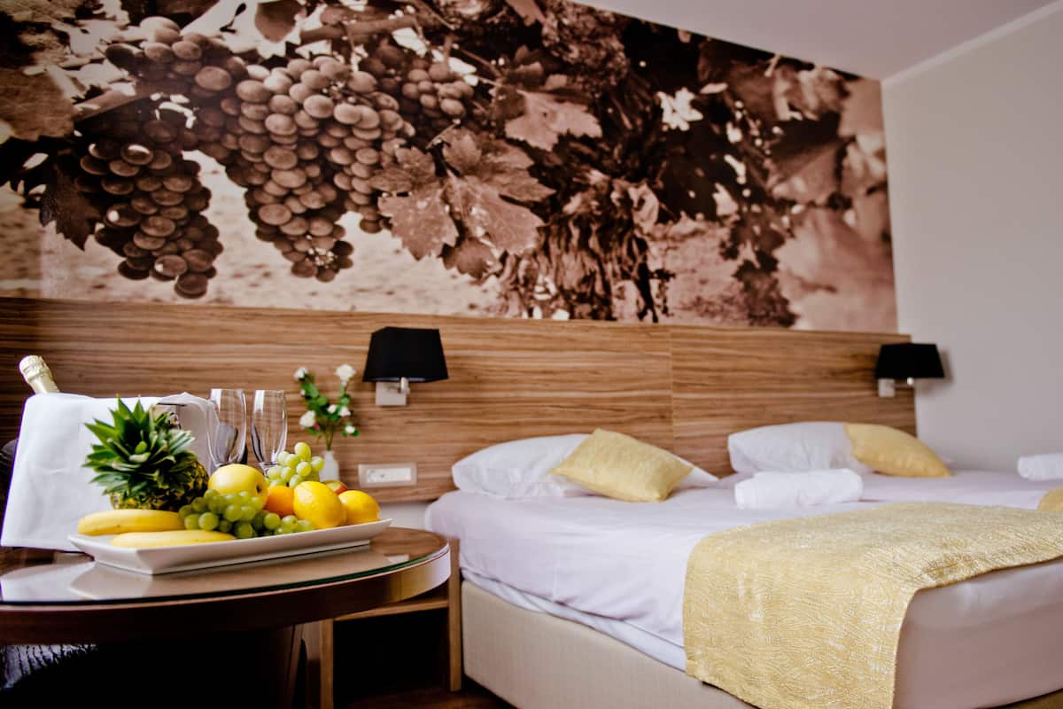 frette italian sheets, premium bedding, pillow-top beds, desk