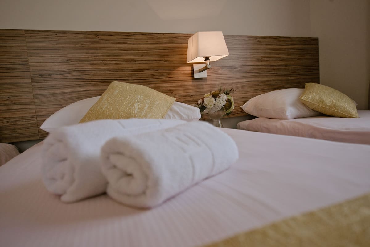 standard triple room, city view | frette italian sheets, premium bedding, pillow-top beds, desk