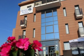 A hotel named "Hotel Luna" with a modern facade, large windows, and balconies. - Hotel Luna (Citluk)