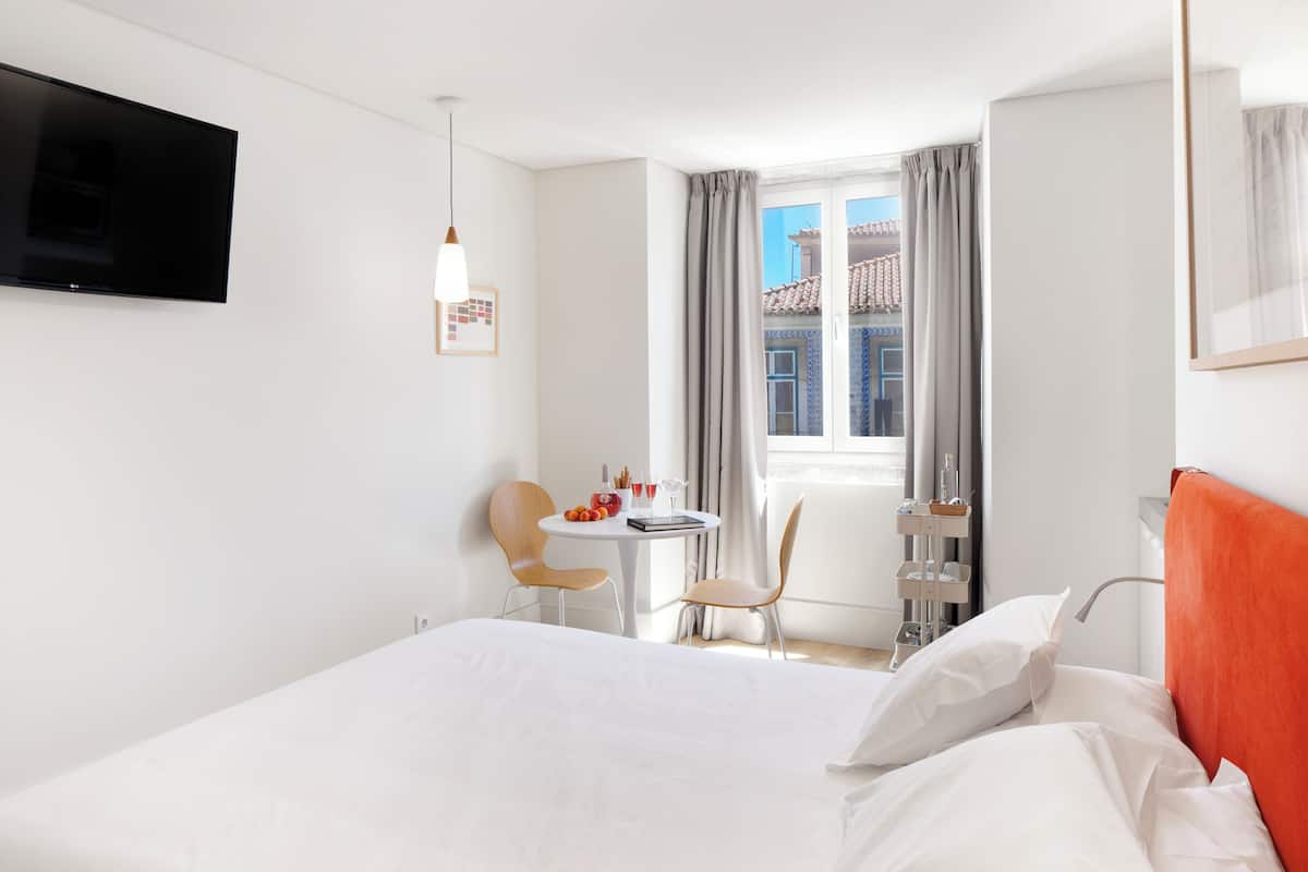 Studio | Tallelokero huoneessa, äänieristys, silitysrauta/-lauta, vauvansängyt