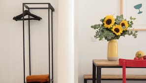 Caja de seguridad en la habitación y decoración personalizada 