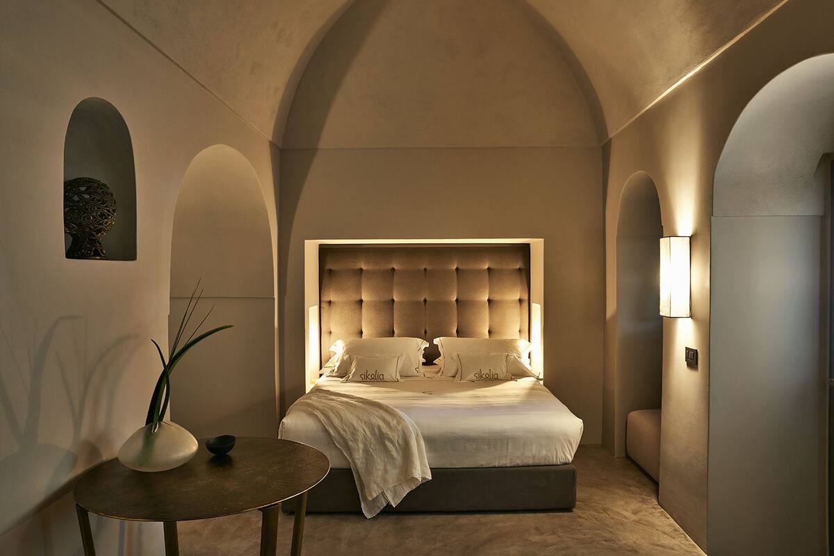 Deluxe Suite | Frette Italian sheets, premium bedding, down duvets, memory-foam beds