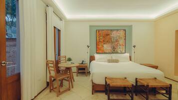 Premium Room | Hypo-allergenic bedding, down comforters, minibar, in-room safe