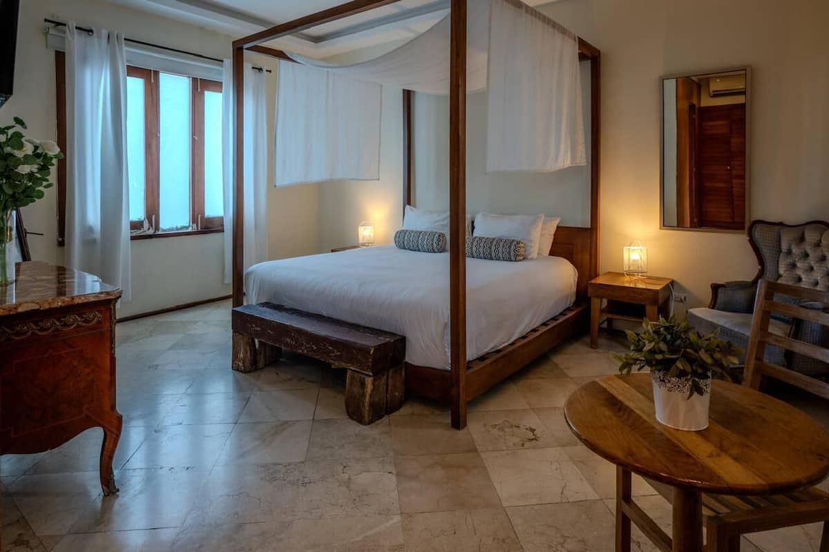 Suite supérieure, vue sur le jardin | Couette en duvet, coffre-fort, décor unique, ameublement unique