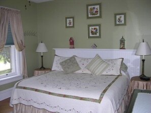 Room, 1 King Bed, Fireplace | Individually decorated, free WiFi