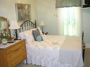 Room, 1 Queen Bed, Fireplace, Garden View