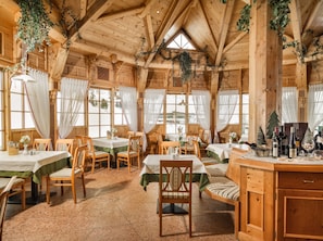 Food court - Hotel Alpenhof (Altenmarkt im Pongau)
