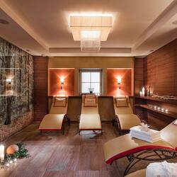 Couples treatment room(s), sauna, steam room, body treatments