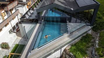 2 inomhuspooler och utomhuspool