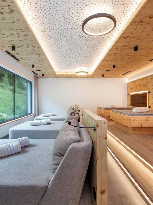 Couples treatment room(s), sauna, steam room, body treatments
