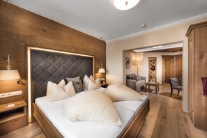 Suite familiar (Alpenhimmel) | Ropa de cama de alta calidad, minibar, caja fuerte y escritorio