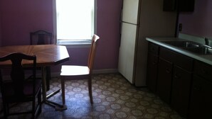 Family Suite | Living area - Green Crest Motel (Mount Orab)