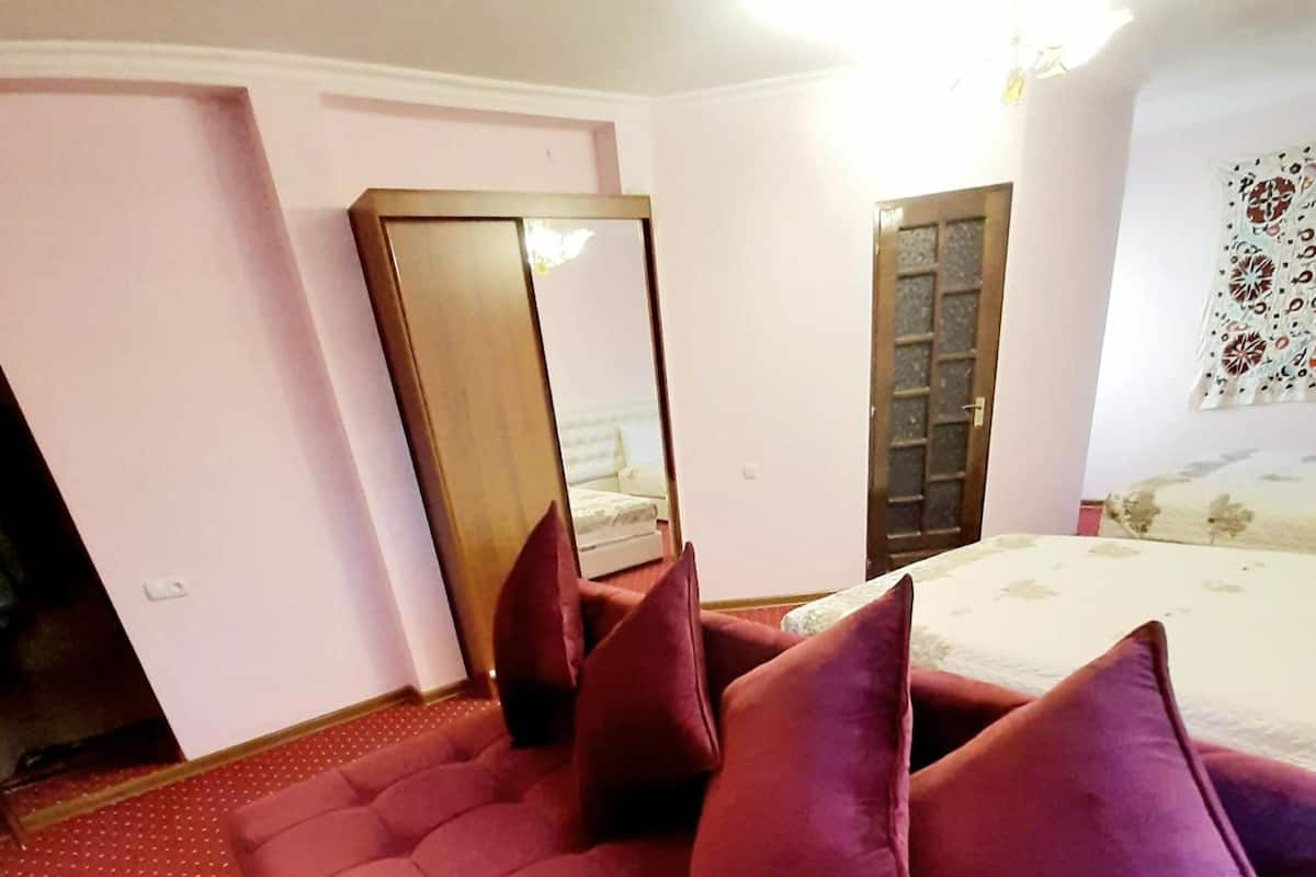 in-room safe, individually decorated, desk, laptop workspace