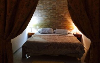 Estudio, balcón, vistas al mar | Cortinas opacas y tabla de planchar con plancha