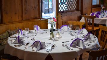 Lunch and dinner served, Regional cuisine