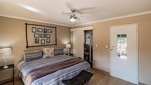 1 bedroom, premium bedding, Select Comfort beds, in-room safe - BnB on 8th Avenue (Johannesburg)