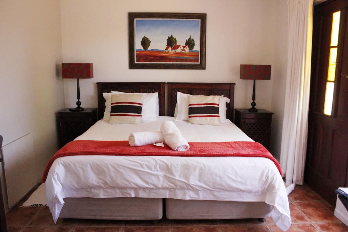 Standard Double or Twin Room, 1 Bedroom | Living area | Flat-screen TV