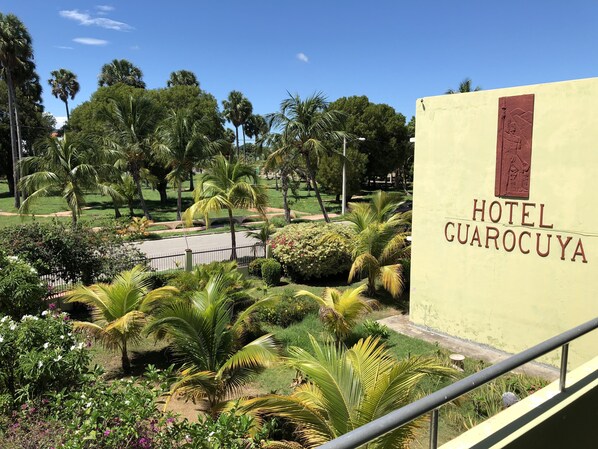 Front of property - Hotel y Casino Guarocuya (Barahona)