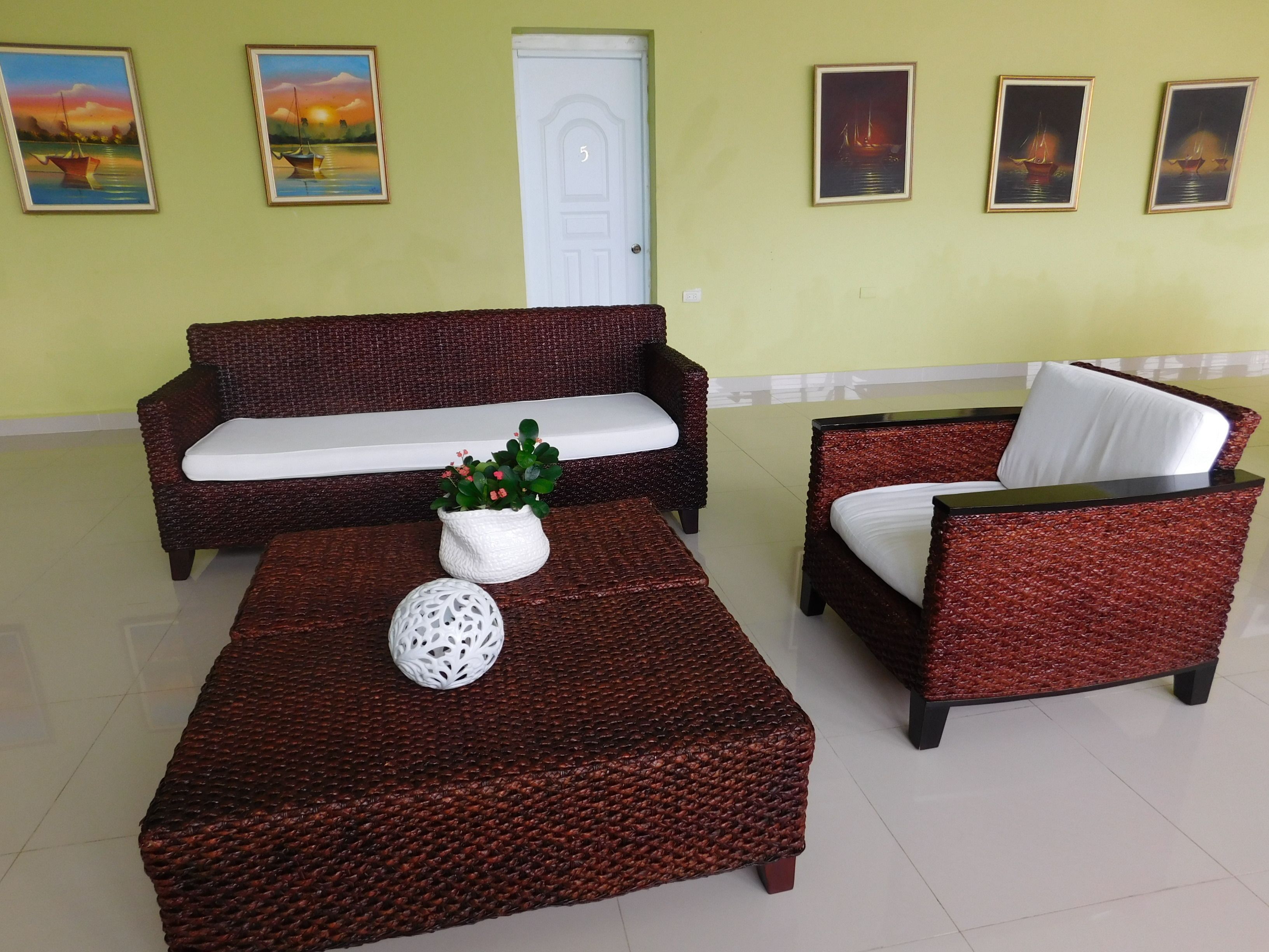 2 bars/lounges, poolside bar, beach bar