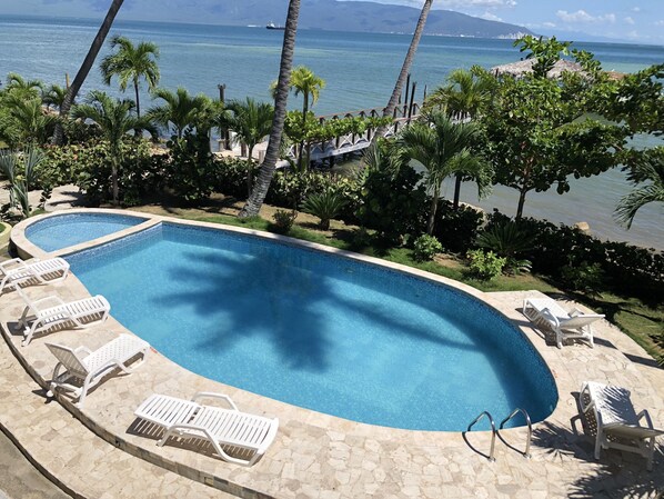 2 outdoor pools, pool cabanas (surcharge), pool umbrellas