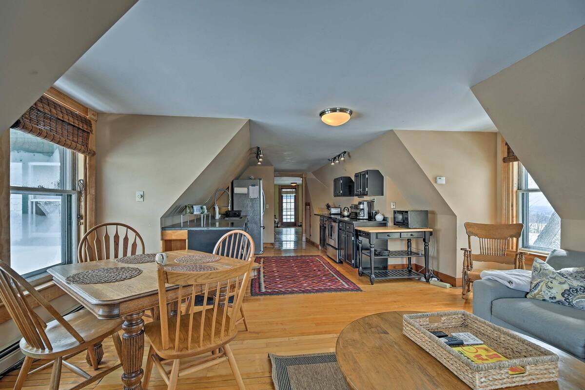 Unique Private Suite, 3 Bedrooms, Lake views, Great reviews | Living area | 42-inch flat-screen TV with cable channels, TV, MP3 dock