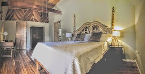 Comfort Suite, 1 Queen Bed | Free WiFi, bed sheets - Sugar's Monkey (Cabo Velas)