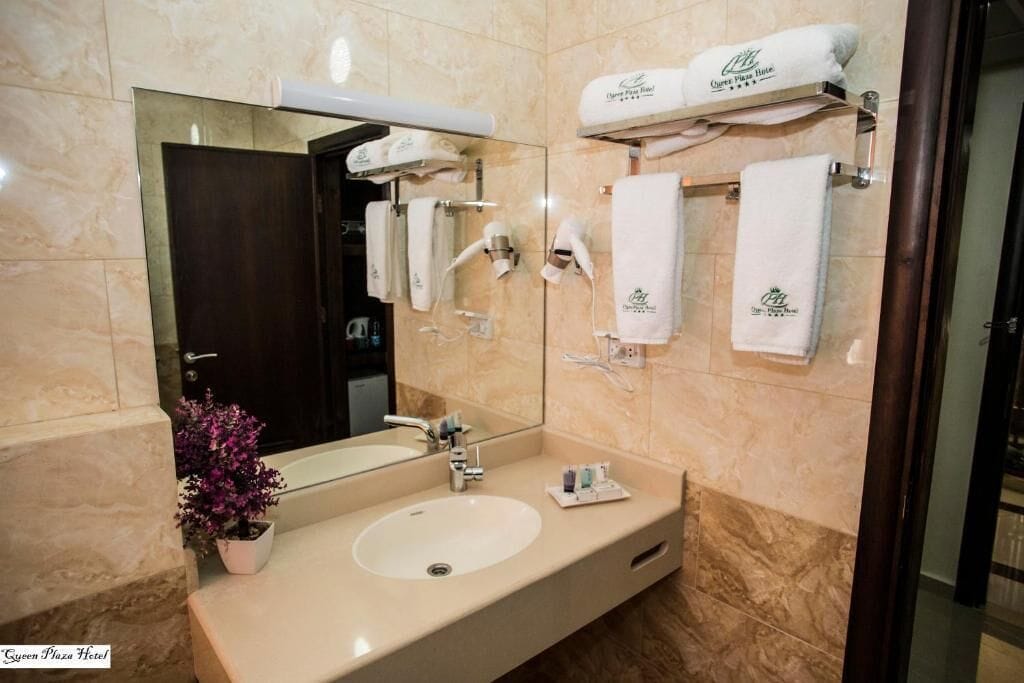 Photo - Queen Plaza Hotel
