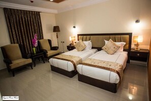 Zimmersafe, Schreibtisch, Bügeleisen/Bügelbrett, kostenloses WLAN