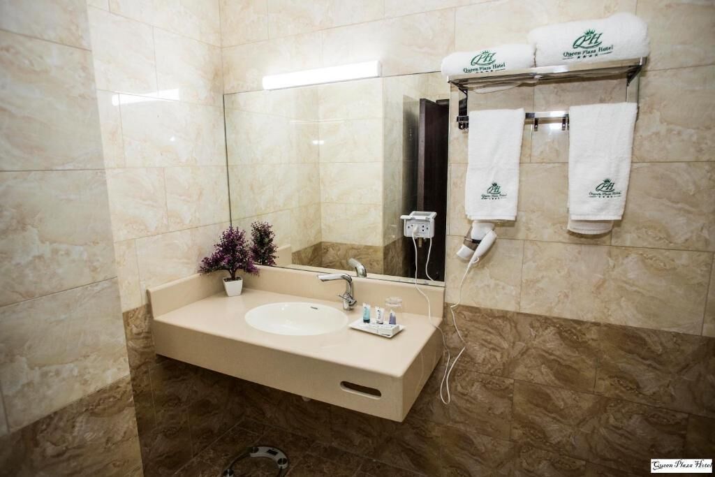 Photo - Queen Plaza Hotel