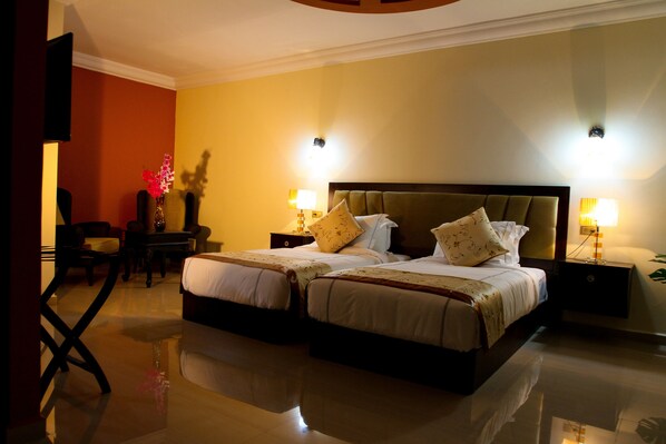 Zimmersafe, Schreibtisch, Bügeleisen/Bügelbrett, kostenloses WLAN