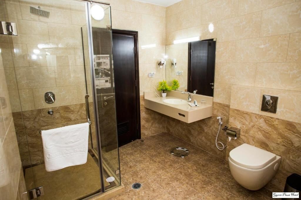 Photo - Queen Plaza Hotel