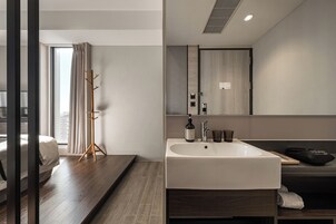 Doppia Superior | Minibar con snack e bevande gratuite, una cassaforte in camera