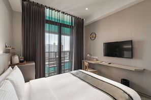Standard Double Room | Free minibar, in-room safe, blackout drapes, free WiFi - Hotel YAM LAGOM (Kaohsiung)