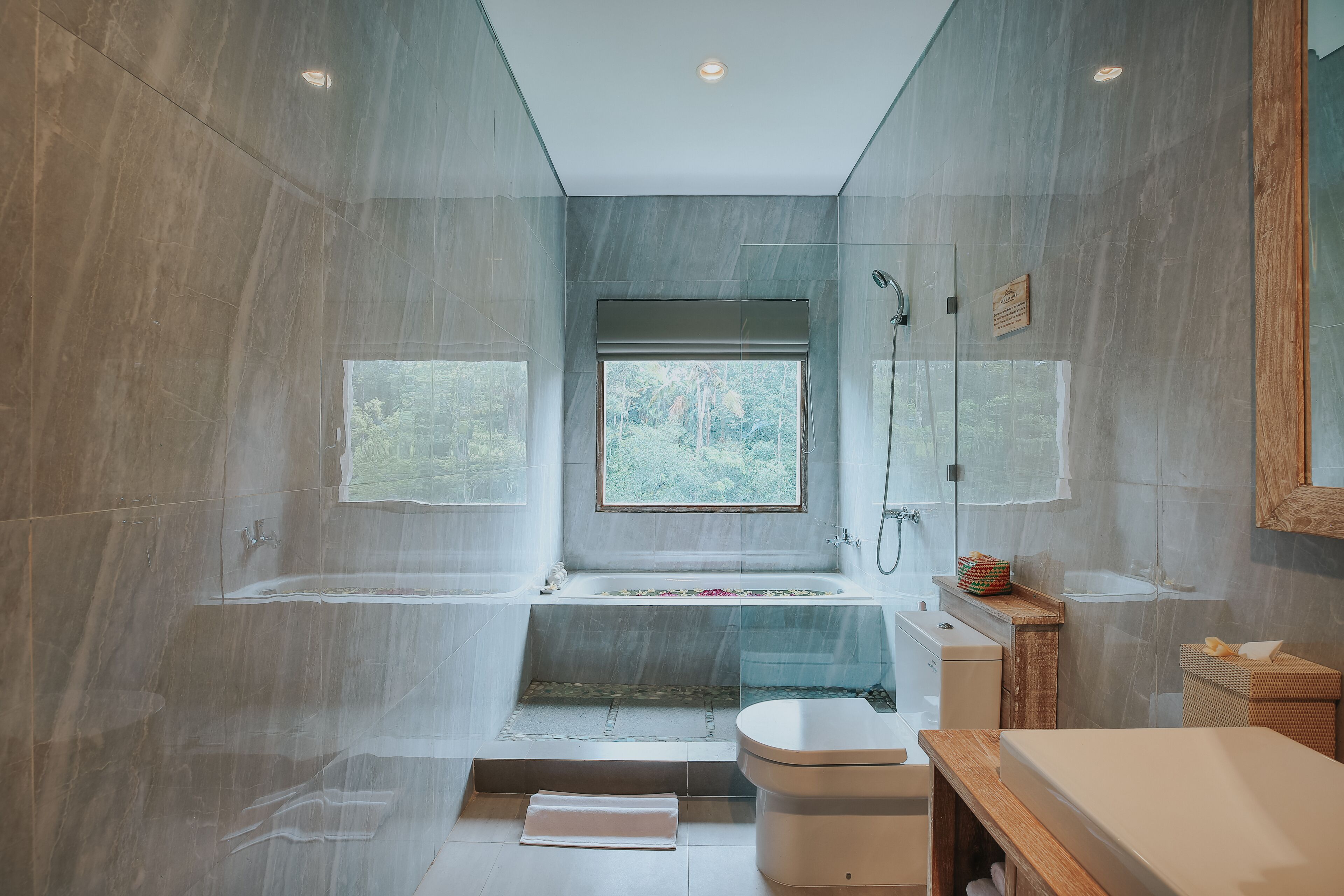 Habitación Deluxe, vista al valle (with Daily Afternoon Tea) | Baño | Tina y regadera independientes y regadera tipo lluvia 