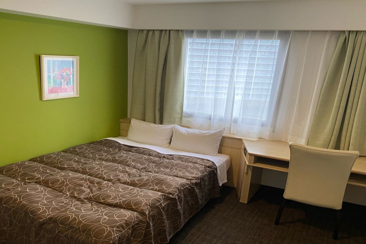 Desk, blackout curtains, free WiFi