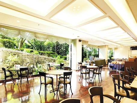 Daily English breakfast for a fee. Hotel NCB