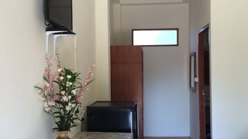 Standard Triple Room with Air | Room amenity